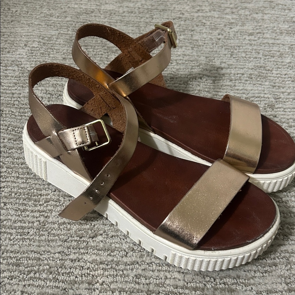 Mia Lunna Wedge Sandal in Rose Gold size 8.5